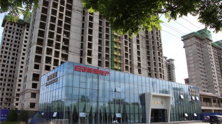 為家鄉(xiāng)臨洮的經(jīng)濟(jì)發(fā)展、城市建設(shè)增磚添瓦